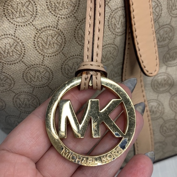 Michael Kors signature tote - Picture 7 of 10